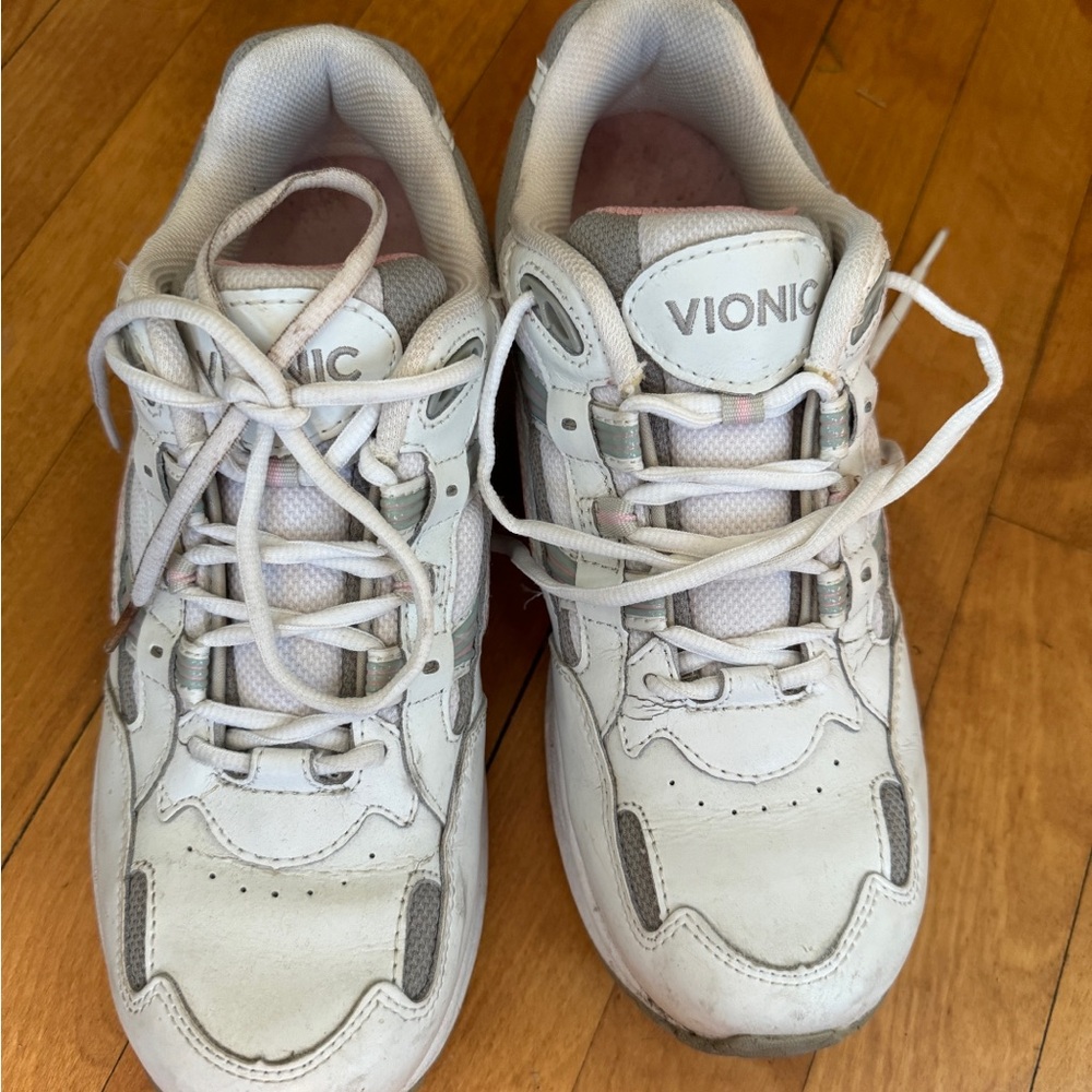 Vionic Walker Sneakers / Walking Shoes EUC Like New 10 / 42 Great Arch Support